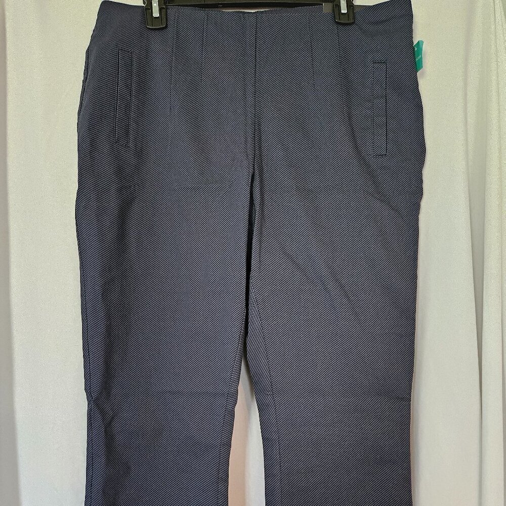 Maurice’s navy capri pants, size 0X, NWT‎